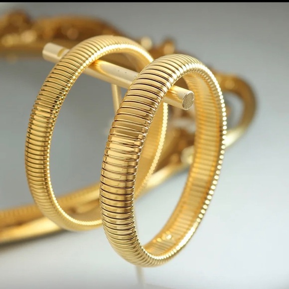 LALA JEWELRY 18k Gold Plated Titanium Steel Bracelet - Picture 5 of 8